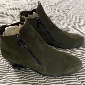 Front zip up suede ankle boots